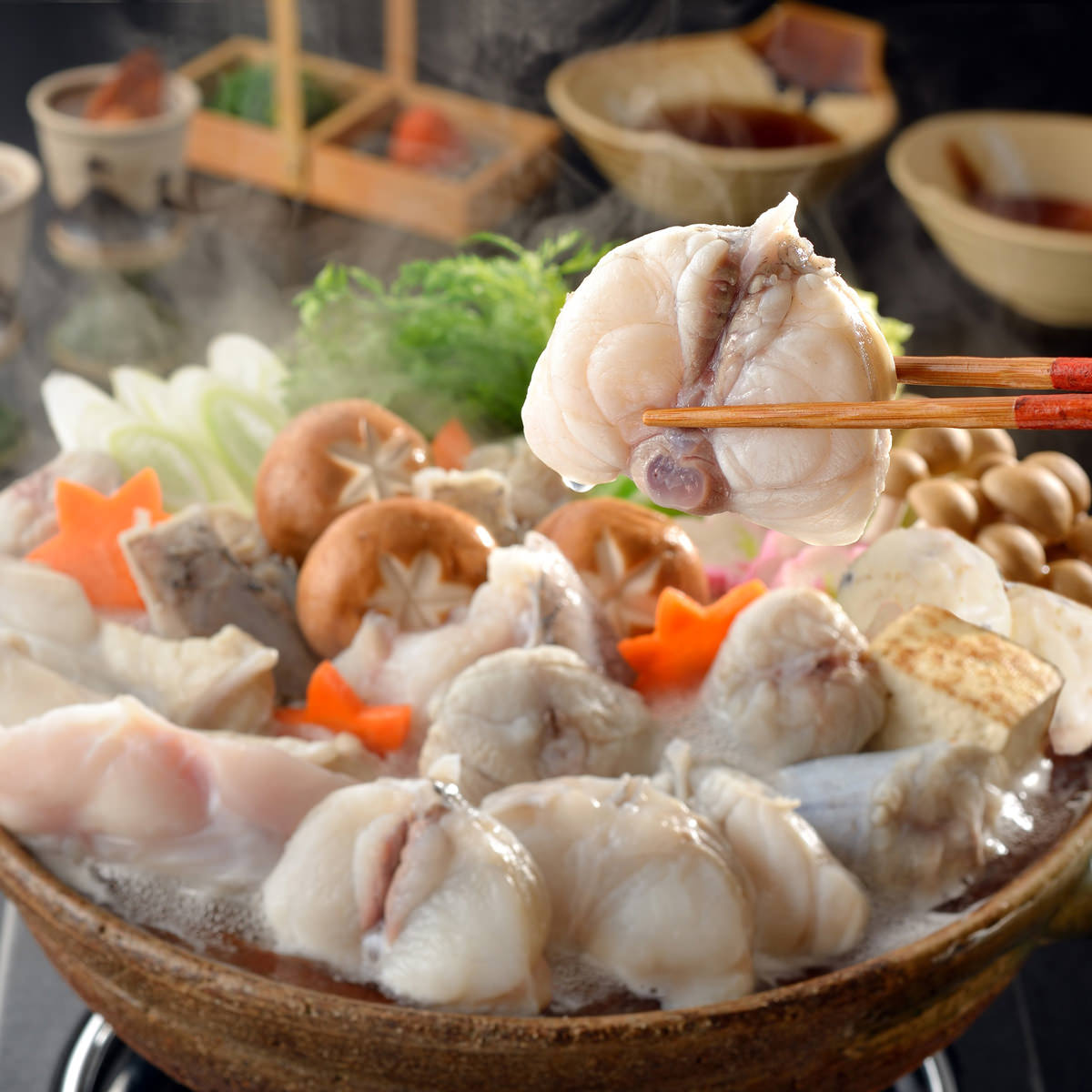 とらふくちり鍋セット 約2～3人前 〔とらふぐちり300g、ふぐつみれ80g、とらふぐヒレ5枚、薬味ほか〕