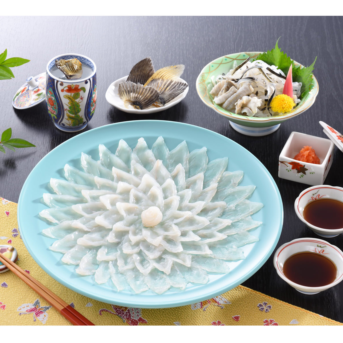 とらふく刺身 2～3人前セット 〔とらふく刺身100g、とらふく皮湯引き80g、焼きとらふくひれ4g、薬味〕