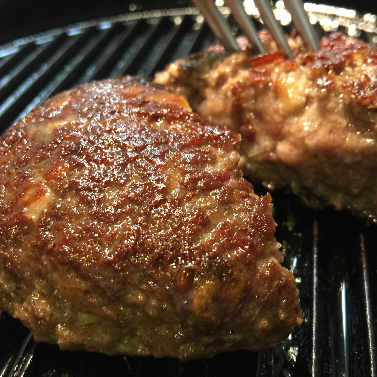 大阪 洋食Revo 名物黒バーグ 焼き上げ 4個 〔150g×4〕【北海道・沖縄・離島 お届け不可】