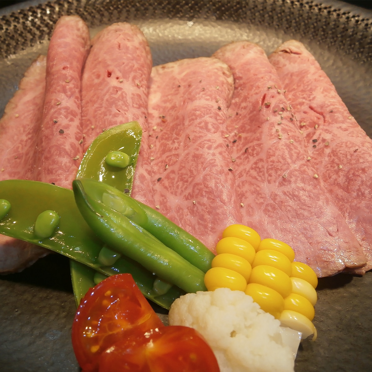 大阪 洋食Revo 黒毛和牛ローストビーフ 〔ローストビーフ200g、ソース40g〕【北海道・沖縄・離島 お届け不可】