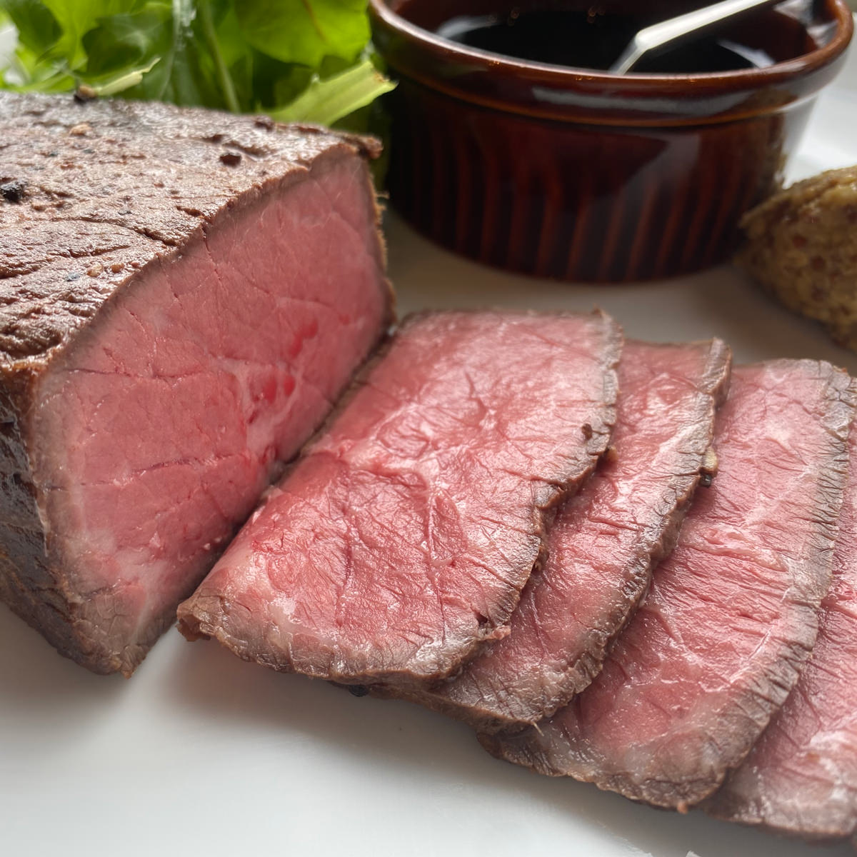 京都祇園 みかく 和牛モモ肉 ローストビーフ 〔和牛モモ肉ローストビーフ・和牛モモ肉ローストビーフ赤ワイン風味 各200g〕