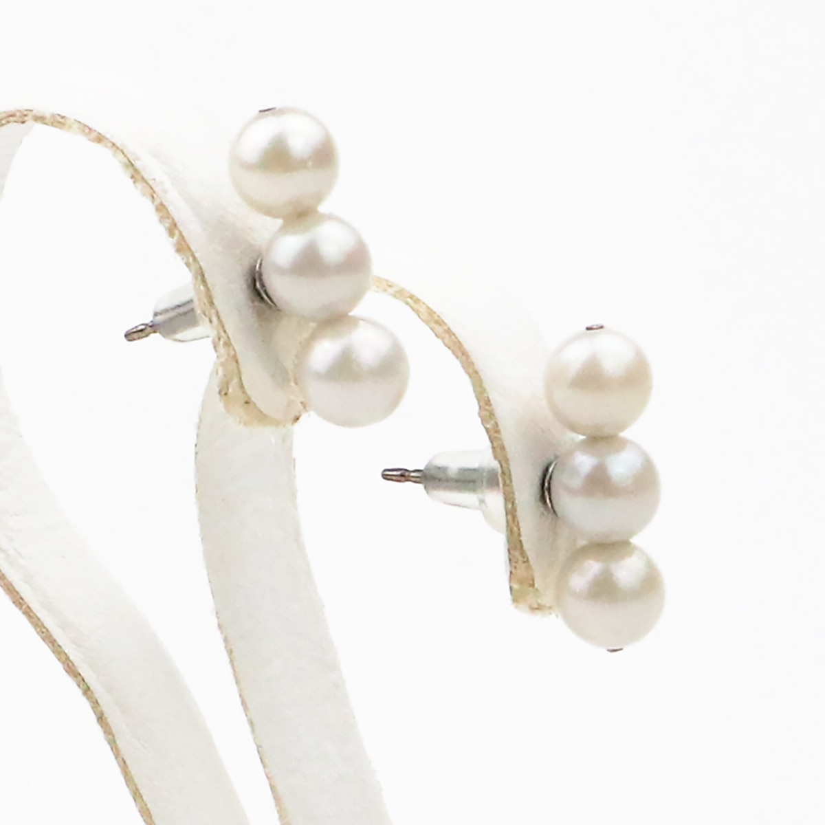アコヤ真珠 パール 5.0-5.5mm 3連 ライン ピアス 〔ピアスポスト：直径0.7mm〕