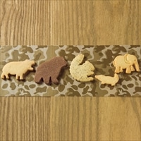 TABLES アニマルクッキー 陸の動物 BROWN缶 〔220g(ゾウ・クマ・リス・カバ・ワニ各6、メレンゲ菓子)〕