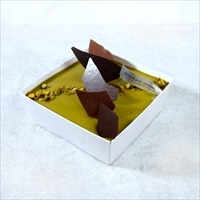 スイーツボックス 白金ティラミス ピスターシュ〔底95mm×95mm×高さ40mm〕