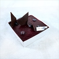 スイーツボックス 白金ティラミス ブルーベリー〔底95mm×95mm×高さ40mm〕