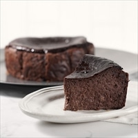 白金バスクチーズケーキ ショコラ〔4号(φ12cm、約360g)〕