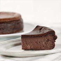 白金ベイクドチーズケーキ ショコラ〔4号(φ12cm、約360g)〕