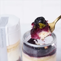 白金ホワイトティラミス缶 ブルーベリー〔(高さ97mm、底径48mm)×4〕