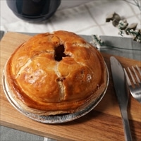 りんごの酸味と甘味を楽しむプレミアム白金アップルパイショコラ〔4号(φ12cm、約330g)〕