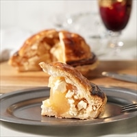 りんごの酸味と甘味を楽しむプレミアム白金アップルパイ チーズ〔4号(φ12cm、約330g)〕
