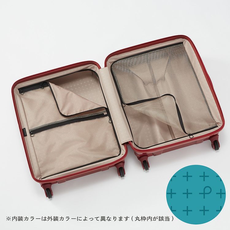 本体のすみずみまで最大限に荷物を収納できるシンプルな内装