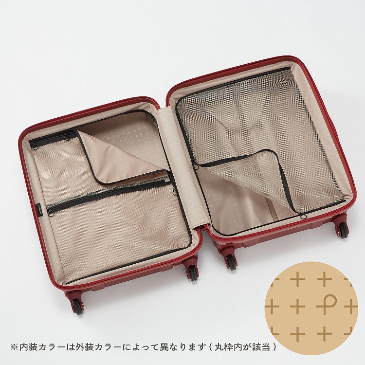 本体のすみずみまで最大限に荷物を収納できるシンプルな内装