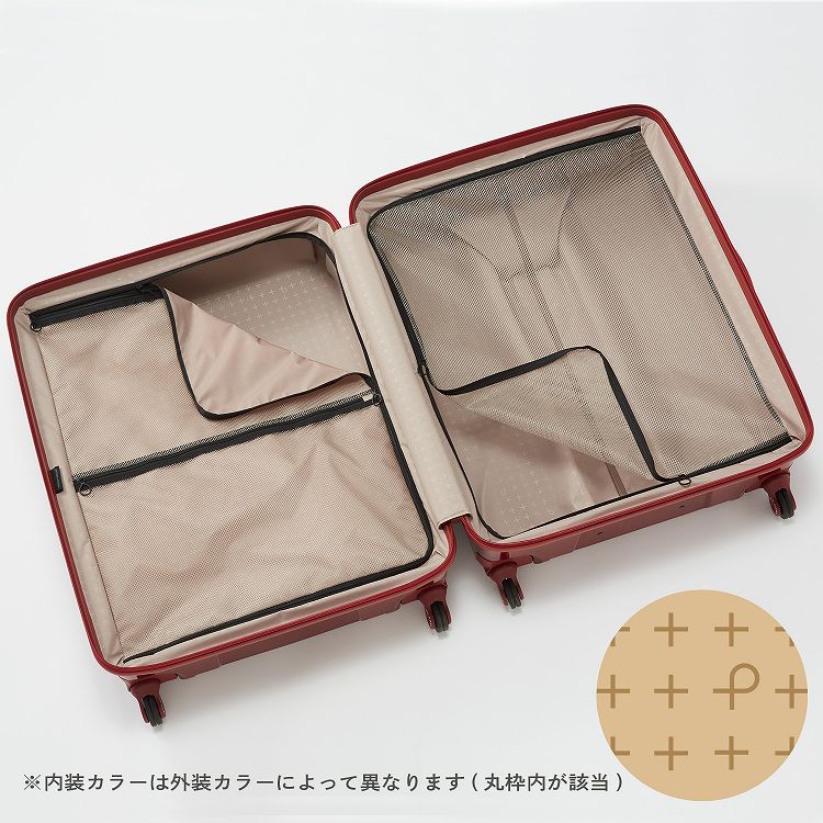 本体のすみずみまで最大限に荷物を収納できるシンプルな内装