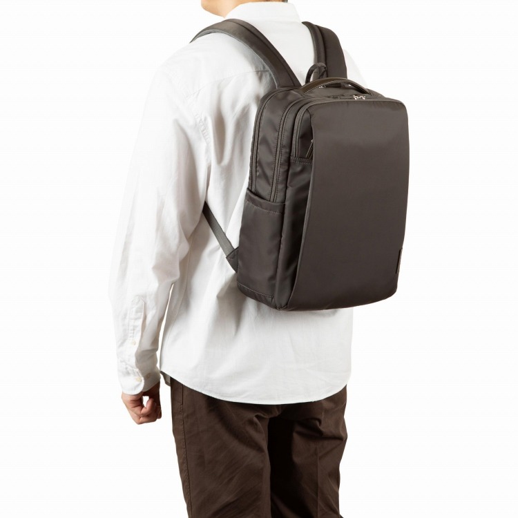 着用カット(09:チャコール)