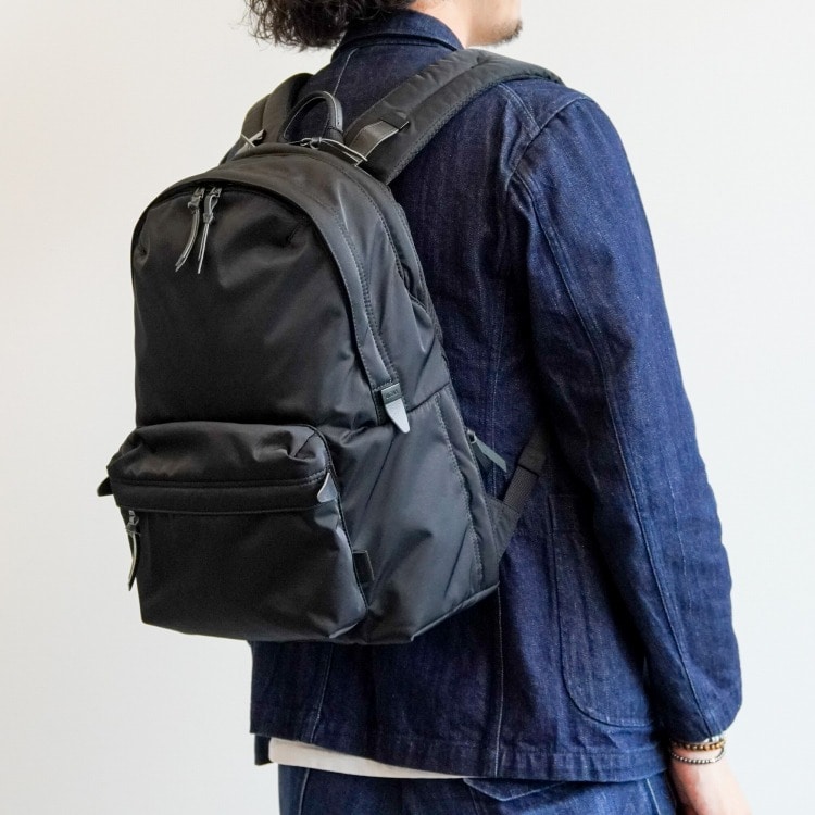 着用カラー:01ブラック