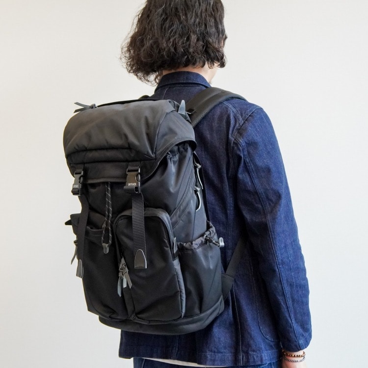 着用カラー:01ブラック