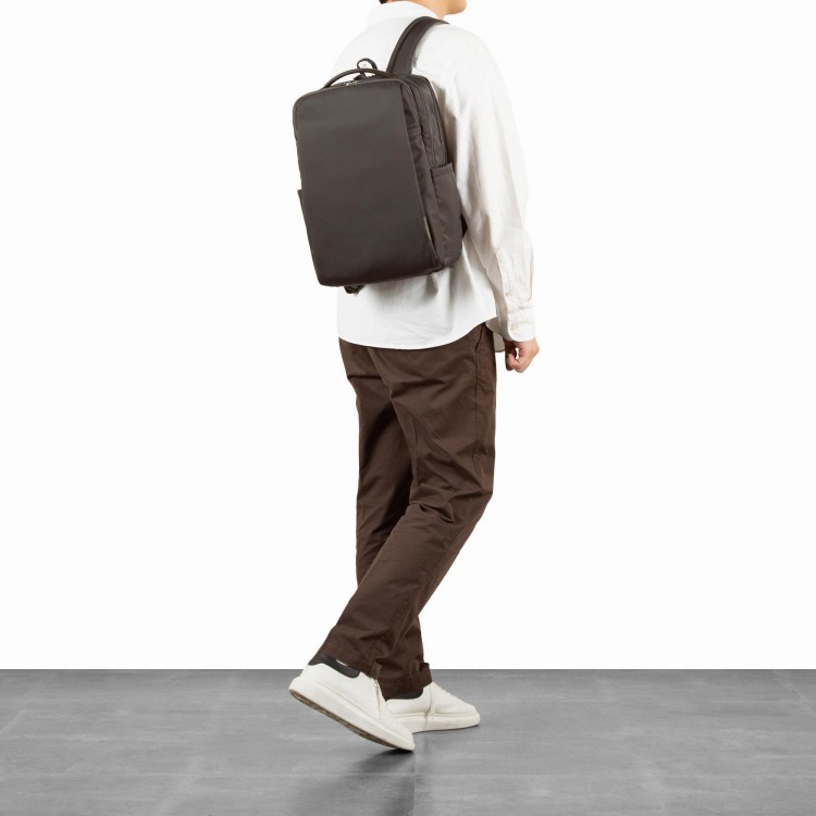 着用カット(09:チャコール)