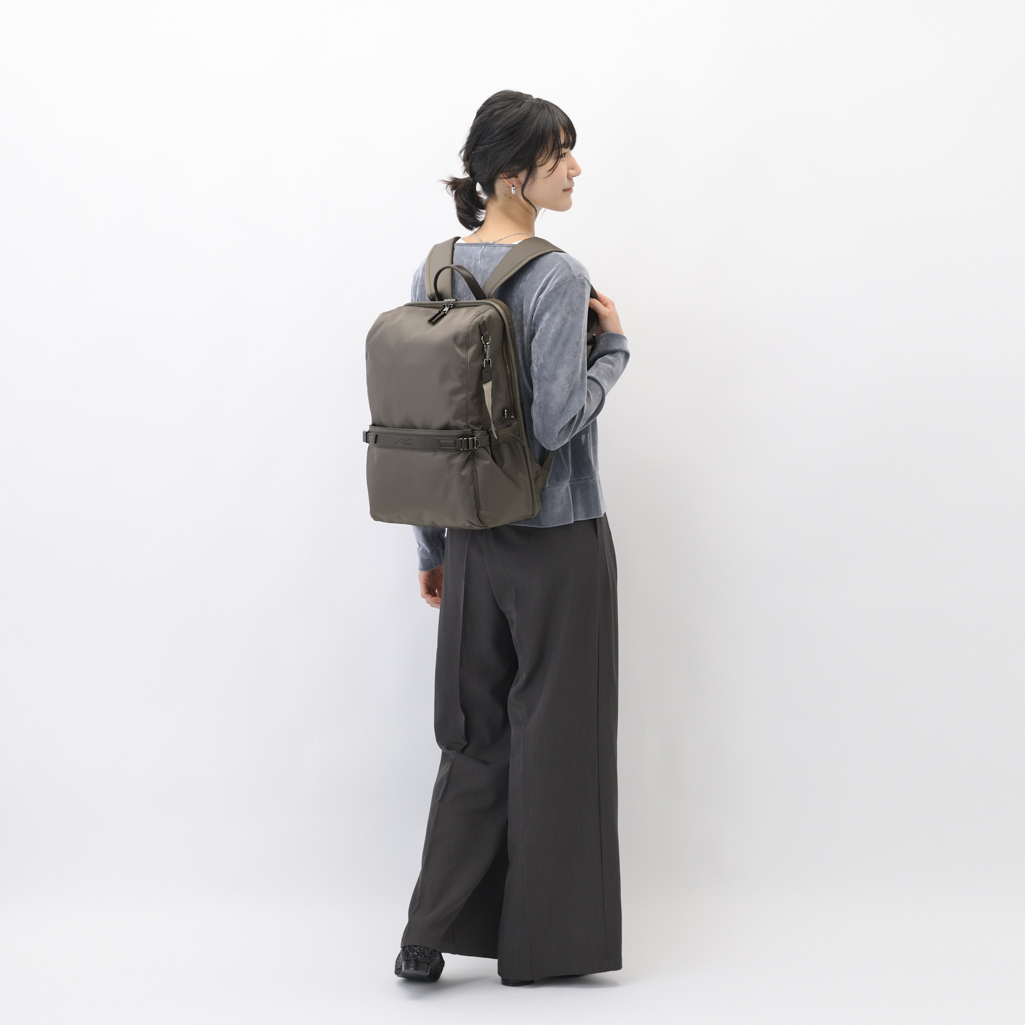 W&.Day/Night リッカ2 スクエアリュック B4サイズ 15.6インチPC収納 19153 08:アッシュブラウン B4/15.6インチPC収納