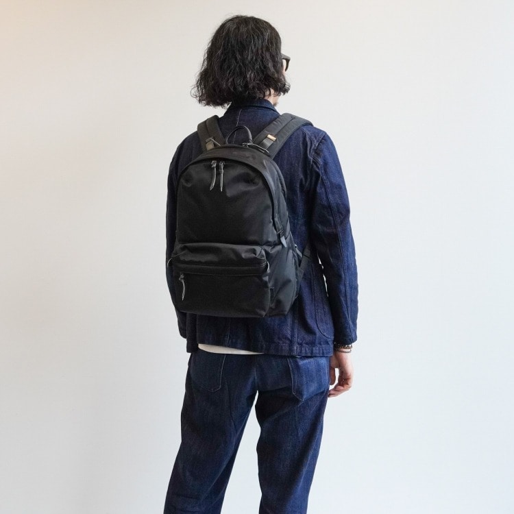 着用カラー:01ブラック