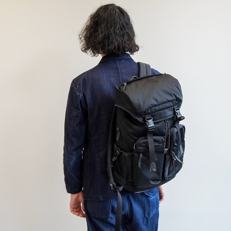 着用カラー:01ブラック