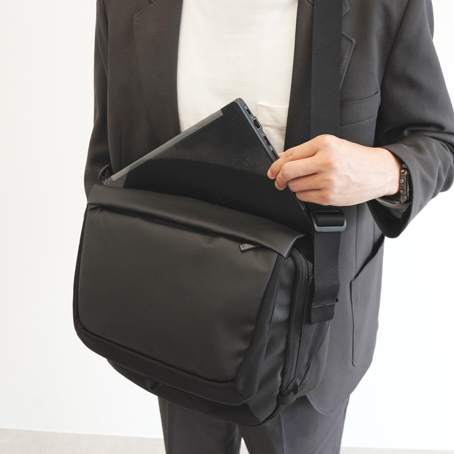 ace./エース ラグレンティスクロス ショルダーバッグ 撥水 A4サイズ 68797 01:ブラック ショルダーバッグ A4/13.3PC 16L