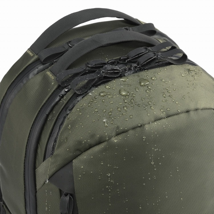 雨に濡れても安心の生地素材