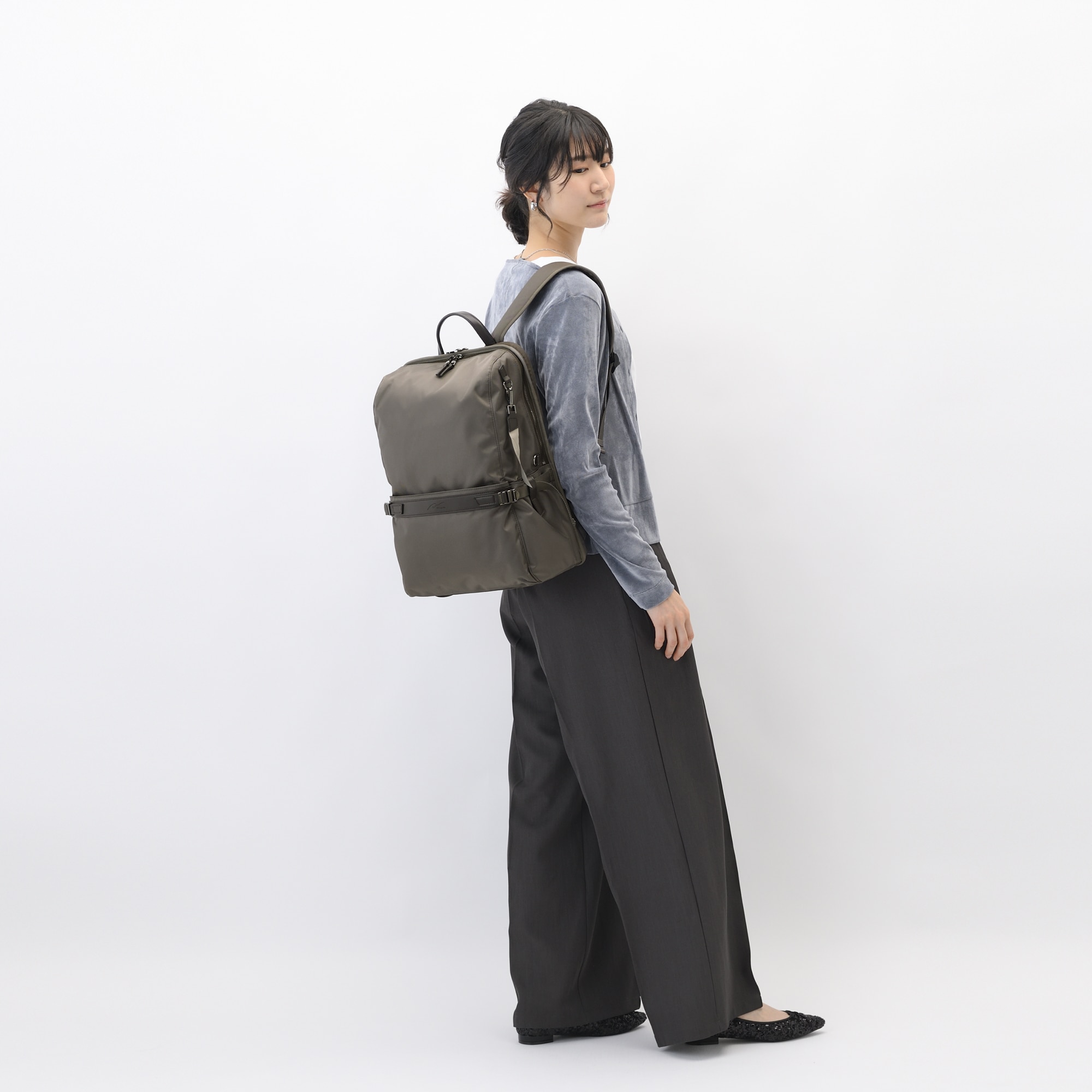 W&.Day/Night リッカ2 スクエアリュック B4サイズ 15.6インチPC収納 19153 08:アッシュブラウン B4/15.6インチPC収納