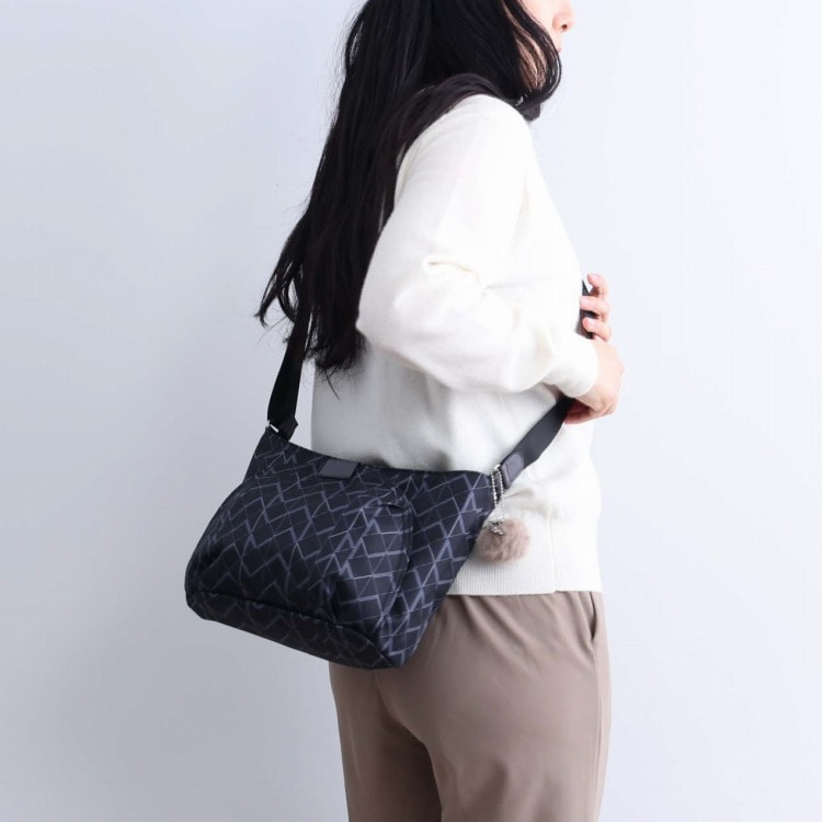 着用モデル:身長161cm(01:ブラック)