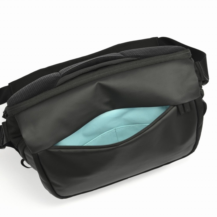 フロントファスナーポケット