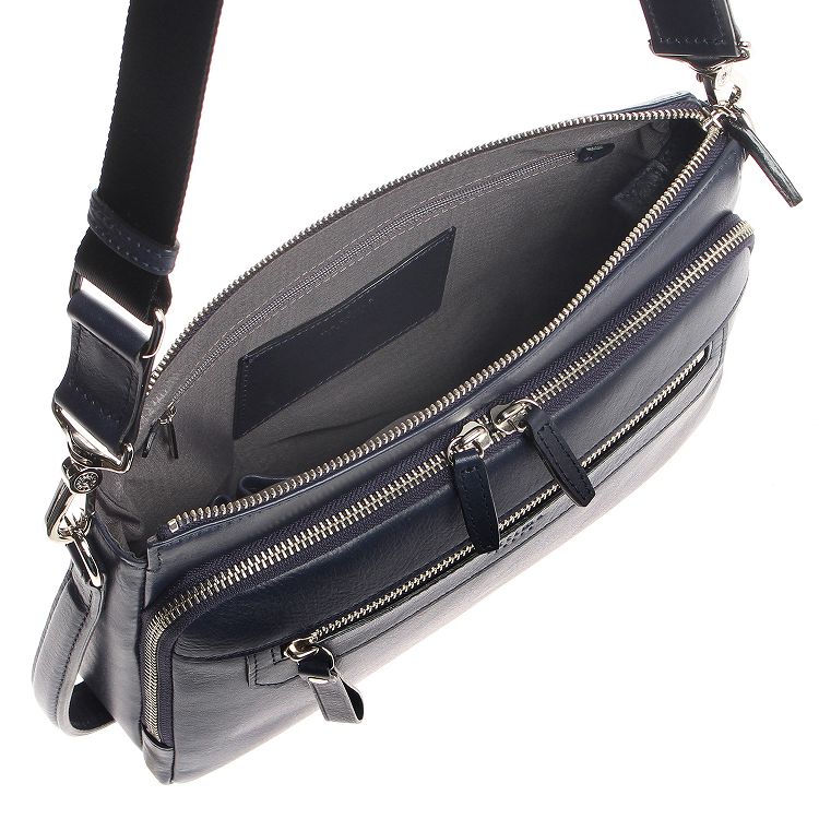 ファスナーポケットの付いた内装