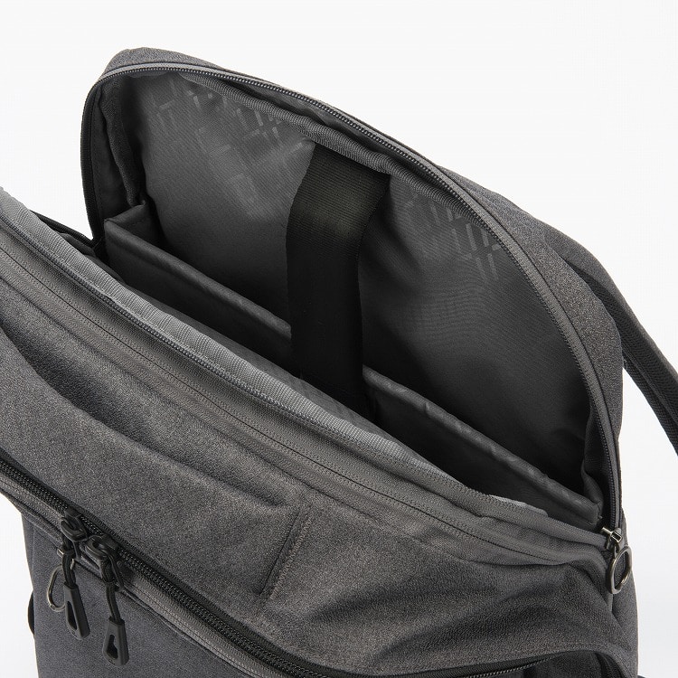 15.6インチノートPCが収納可能なPC収納部