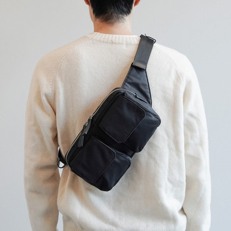 モデル着用カラー 01:ブラック