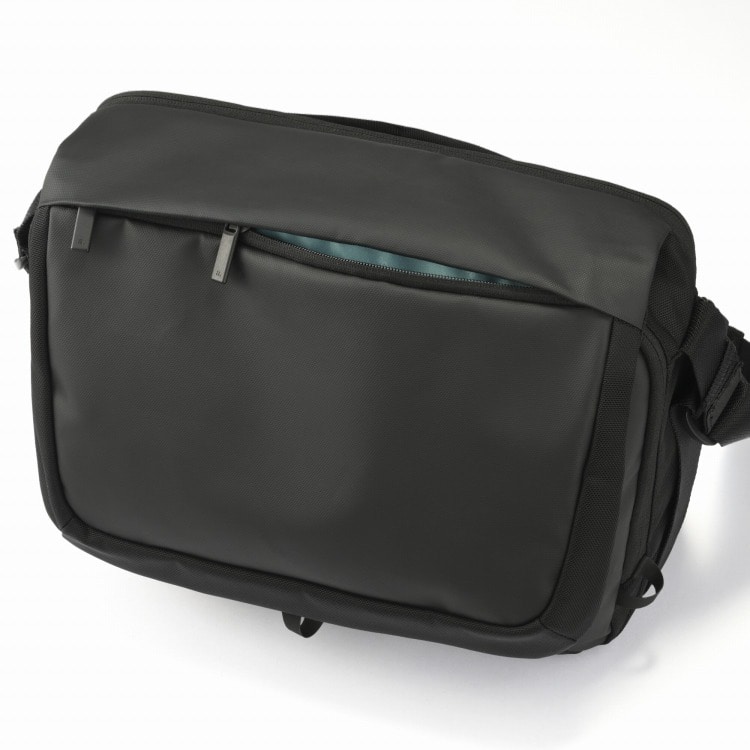 ダブルファスナーで左右どちらからでも開閉可能