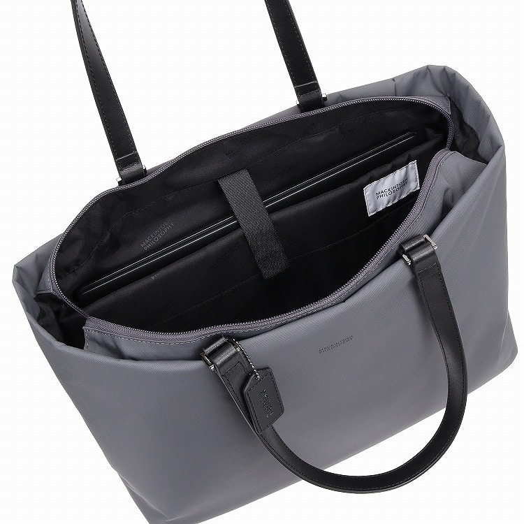 13.3インチクラスのノートPCが収納可能