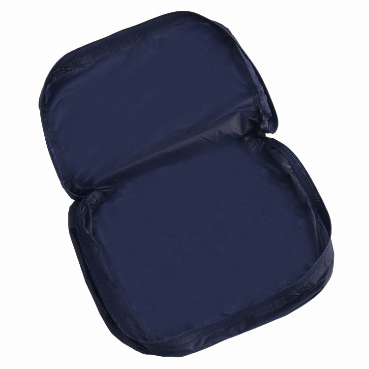 大きく開く収納部分