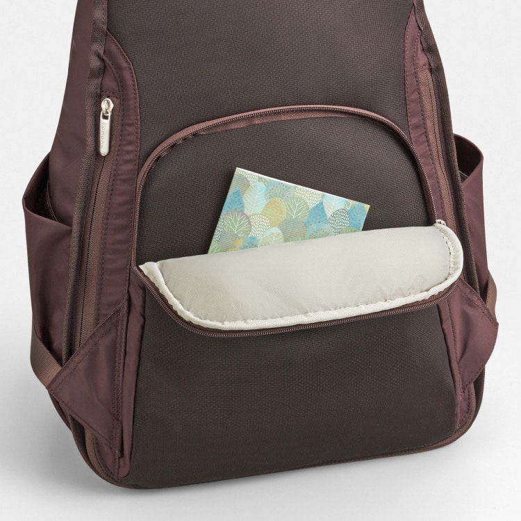 セキュリティ面も安心な背面ポケット