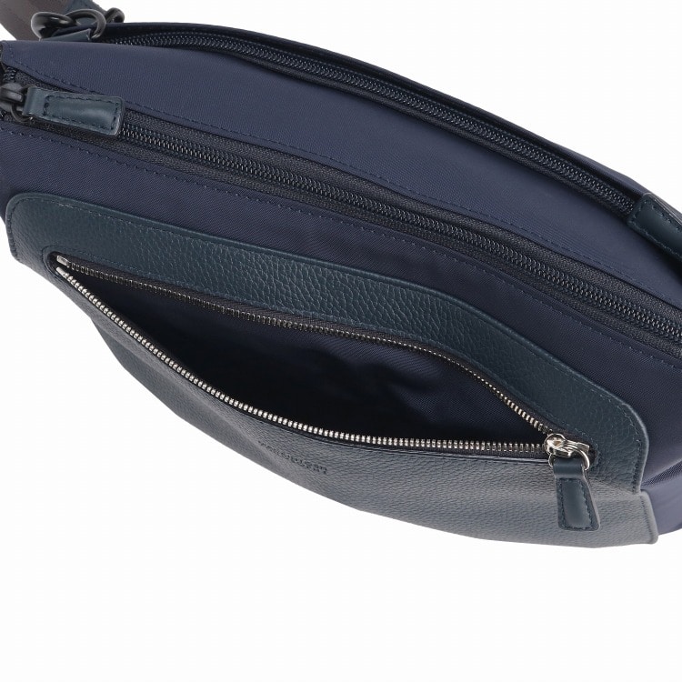 フロントポケット