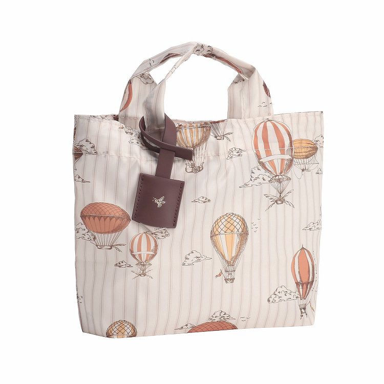 内装生地と同じ柄のエコバッグが付属