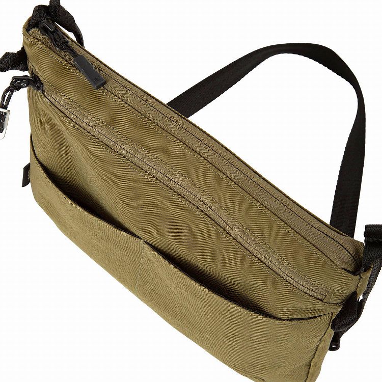 フロントポケット