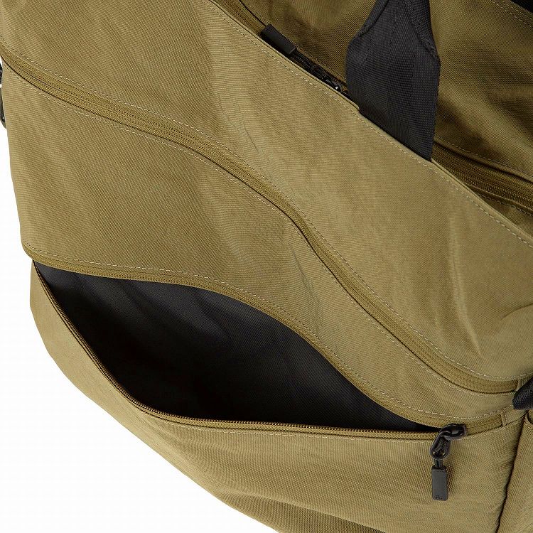 フロントポケット