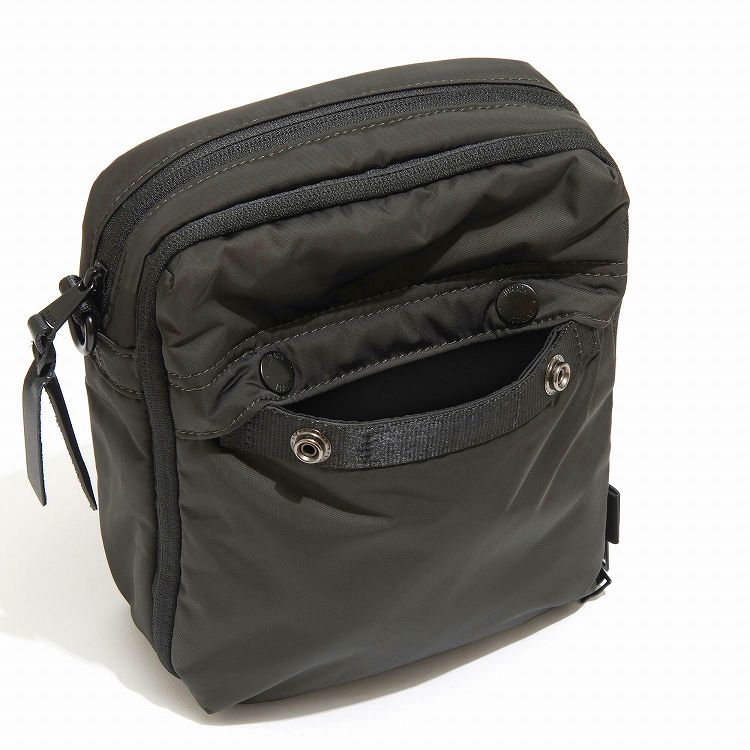 フロントポケット