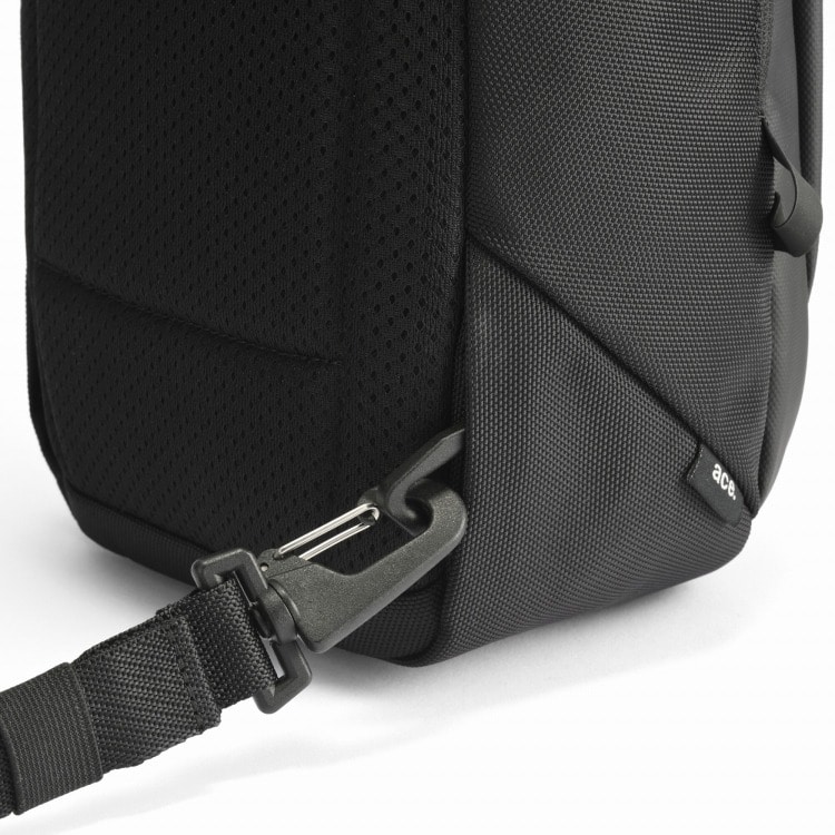 ショルダーは左右付け替え可能