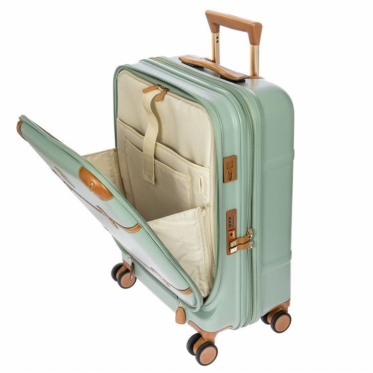 物の出し入れに便利なフロントポケット