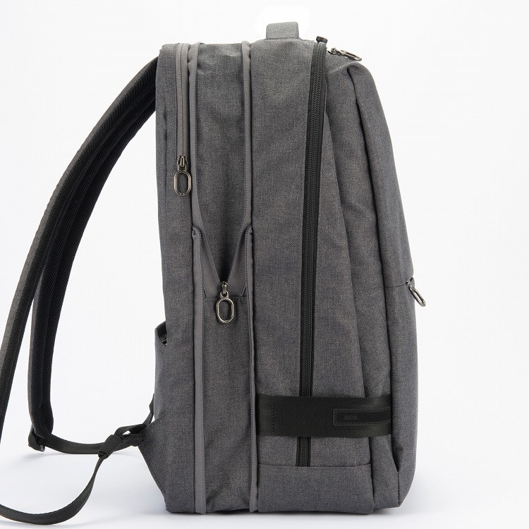 荷物の量に応じてマチ幅の拡張が可能