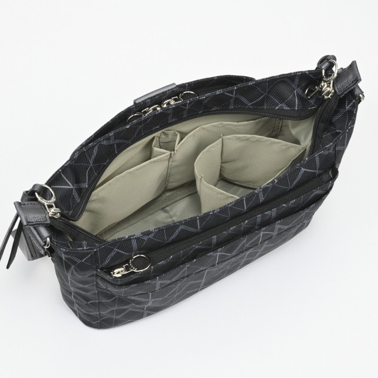 荷物の仕分けがしやすい複数ポケット搭載