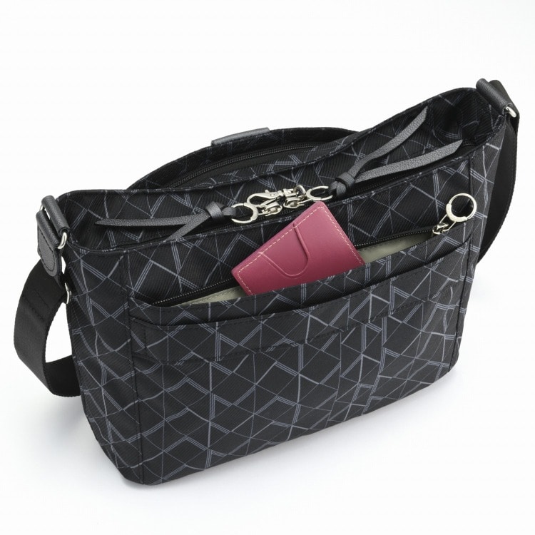 背面ファスナーポケット