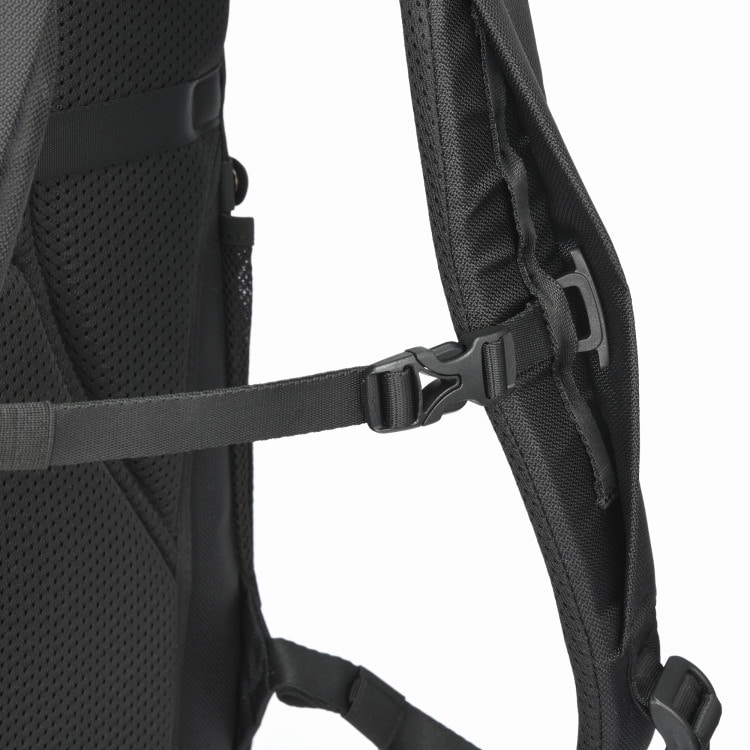 位置や長さの調節が可能なチェストベルト