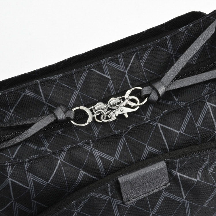 ファスナー部分が不用意に開かない様にするロック機能