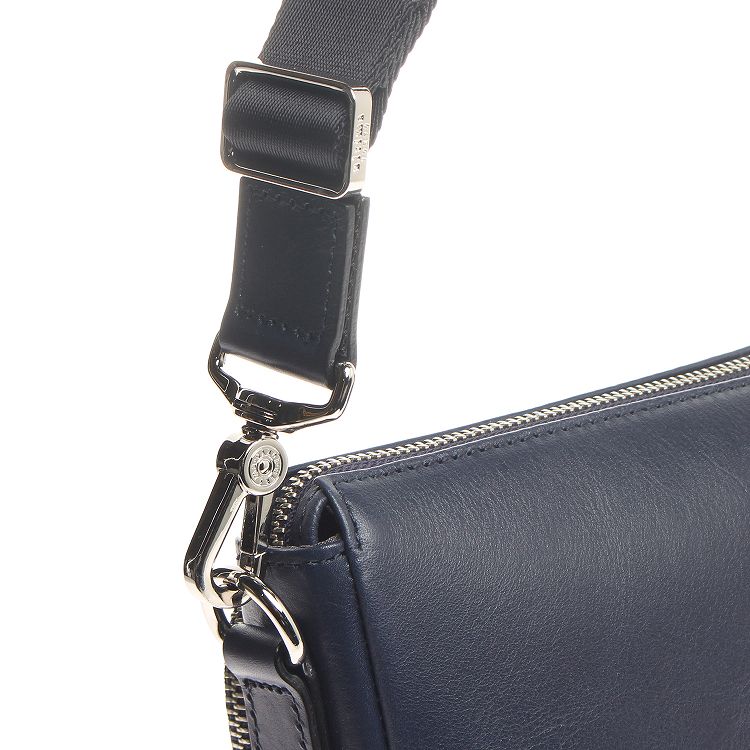 付け外しが可能なショルダーベルト