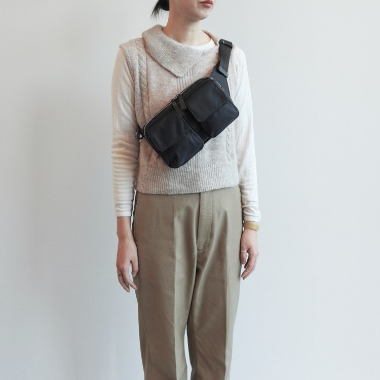 モデル着用カラー 01:ブラック